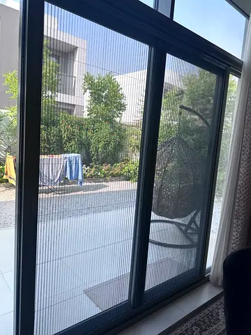 Sliding pleated fly screen