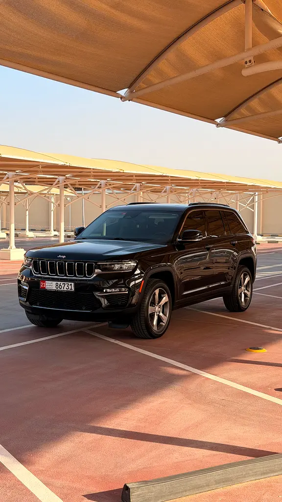 Jeep Grand Cherokee 2022 — photo 1 of 11