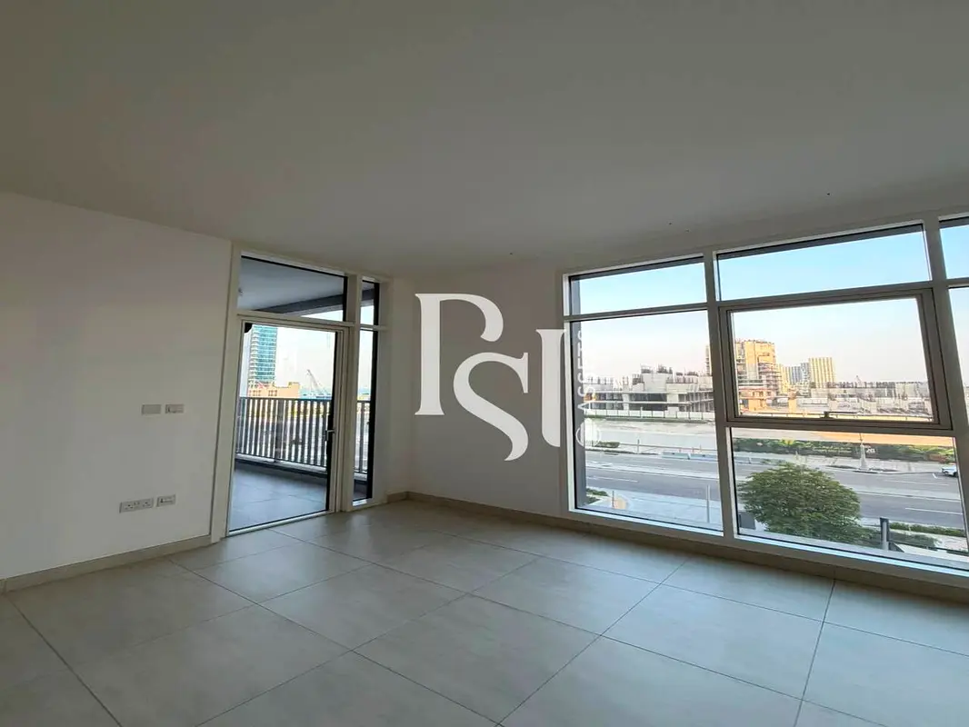 Balcony | Ready to Move | Prime Location