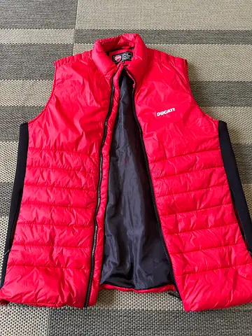 Ducati lightweight quilted sleeveless puffer vest (mens) - size M