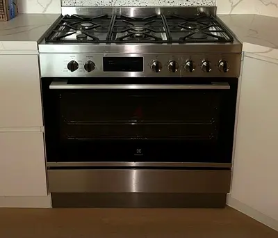 Electrolx 90cm UltimateTaste 500 freestanding cooker with gas hob and 116L electric oven EFE915SD