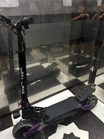 Scooter very good condition goes 90km on air and 70 on full throttle 50km range on a full charge