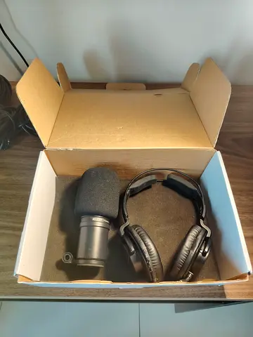 ZOOM - ZDM1 Podcast Mic Pack + headset and X2 Venom professional mic wires