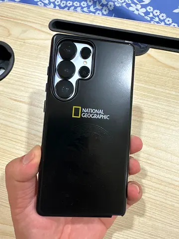 Samsung Galaxy S25 Ultra with National Geographic case (Very good condition)