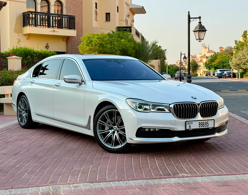 BMW 7-Series 2018 — photo 1 of 15
