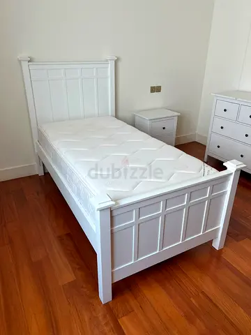 White Single Wooden Bed Frame with Mattress - never used