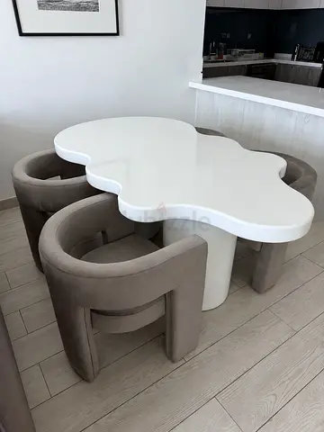 Modern Sculptural White Dining Table with 4 Curved Velvet Chairs