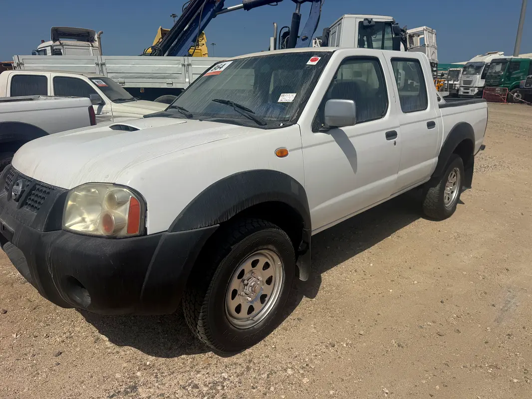 Nissan Pickup 2007 — photo 1 of 8