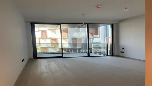 Modern studio| Prime location| Community view