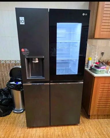 LG instaview side by side fridge and freezer with ice maker system and water dispancer