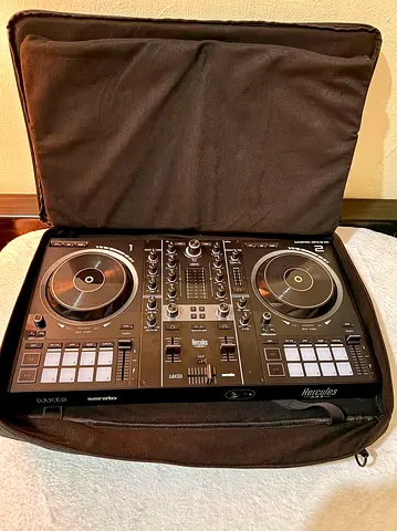 Hercules DJControl Inpulse 500 DJ Controller with Carry Bag - and stand- Good Condition