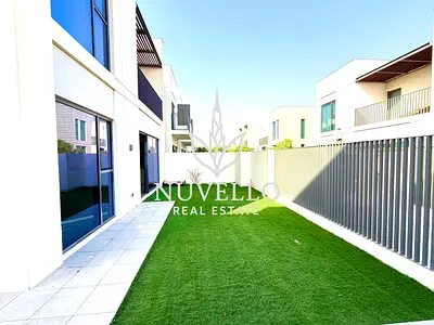 LARGE CORNER PLOT | SINGLE ROW | FAMILY HOME