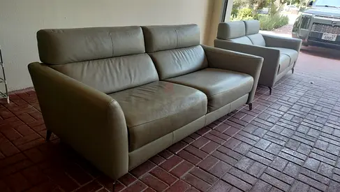 Natuzzi Modern grey leather 3+3+2 -seater sofas in good condition