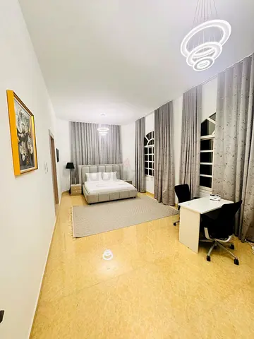 Big master bedroom in jumeirah 2