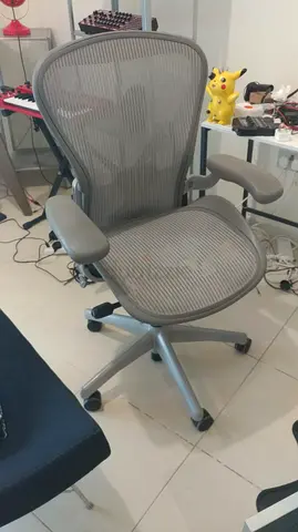 .Herman Miller Aeron Chair Fully Adjustable Size C Silver Color