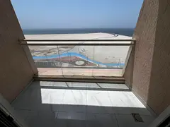 Three-bedroom apartment with a living room, **first occupant**, with a direct sea view, combining sp