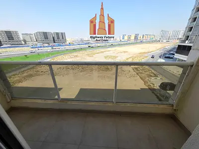 Spacious very nice 2bhk apartments with balcony 2bathroom parking open view family building