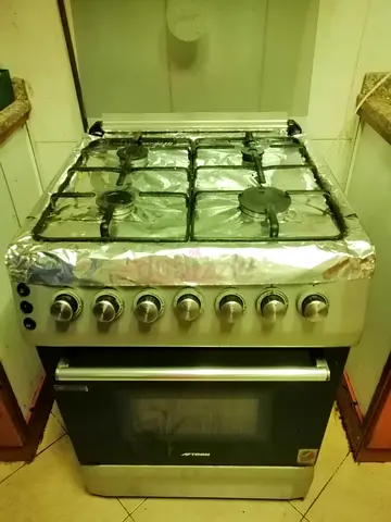 Used freestanding gas cooker with oven - 4 burners, good working condition