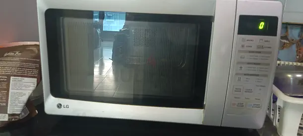 LG countertop microwave - good working condition