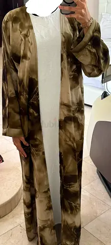 Long olive-green tie-dye open abaya with white under slip - Never used, Size 56