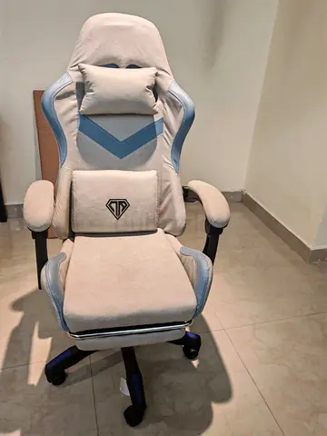 Comfortable Gaming Chair with Cushions