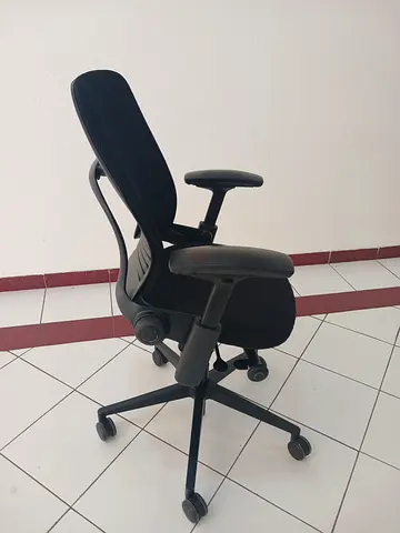 Selling For steel case Office chair ergonomic excellent condition Fully Loaded