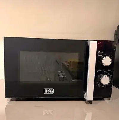 Black+Decker Microwave Oven - Good Working Condition