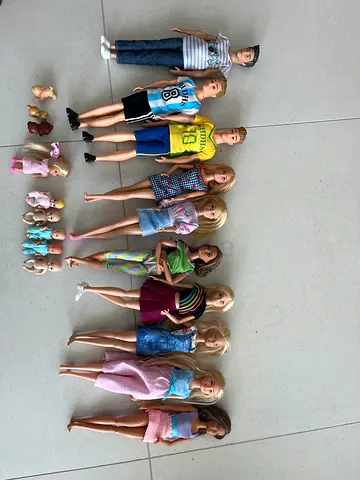 Lot of Barbie dolls, Ken and small baby figures - used