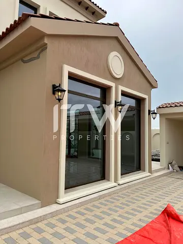 Spacious | Elegant | Single‑row | Island Lifestyle