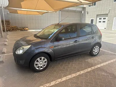 Ford FigoHatchback 2015 GCC Specs -Daily Driver