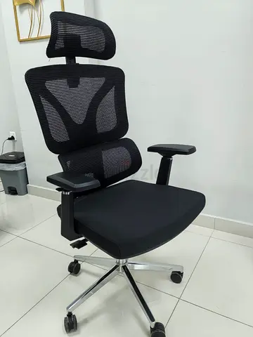 Ergonomic Black Mesh Office Chair with Headrest and Adjustable Armrests
