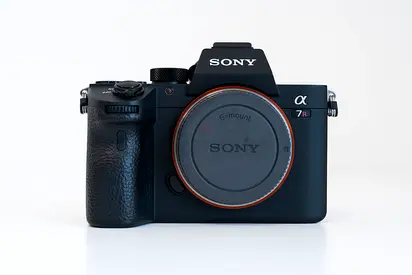Sony Alpha 7R III Mirrorless Camera with 42.4MP Full-Frame High Resolution Sensor