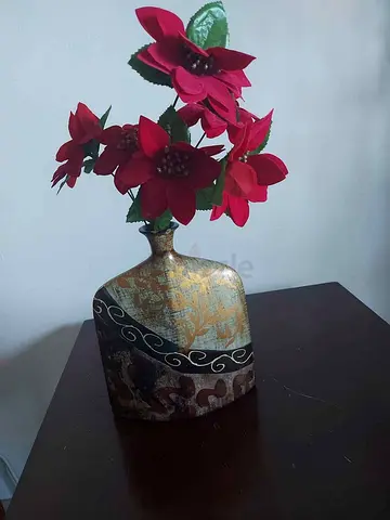 Wooden flower vase decor