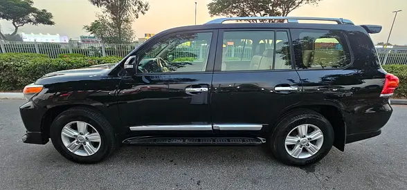 صورة 6 لـ 2015 Toyota LAND CRUISER