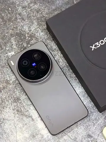 Vivo X300 Ultra in Excellent Condition with Original Box