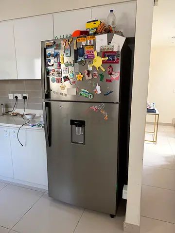 Double Door Refrigerator with Water Dispenser - Excellent Condition
Selling a double-door refrigera
