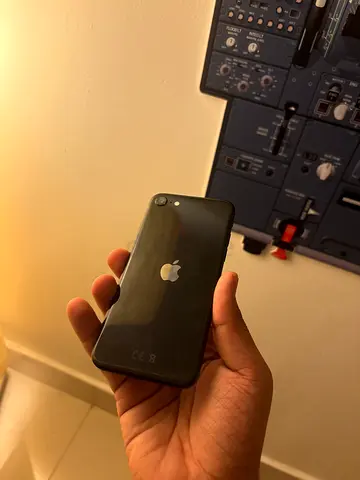 iPhone SE (Black) - Good Condition