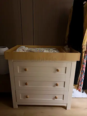 Baby changing table