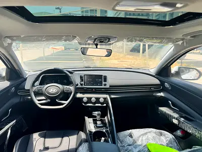 Hyundai Elantra Premium, миниатюра 3