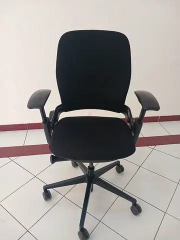 Selling For steel case Office chair ergonomic excellent condition Fully Loaded