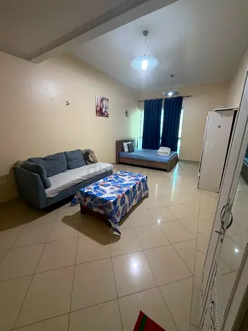 Room with separate washroom, No brokerage 2 min walking metro station exit 3 Burjuman mall