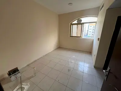 A semi-detached kitchen for greater comfort and privacy, excellent ventilation and natural lighting