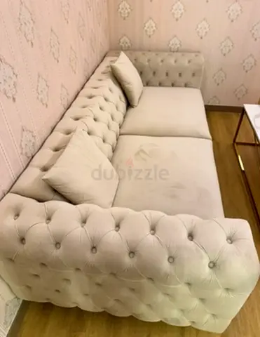 Light beige tufted 3-seater Chesterfield sofa - good condition