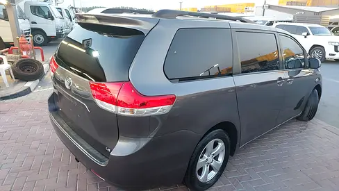 صورة 6 لـ 2011 Toyota SIENNA