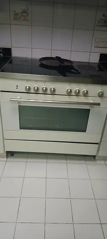 Siemens used freestanding electric range with glass-ceramic hob and oven