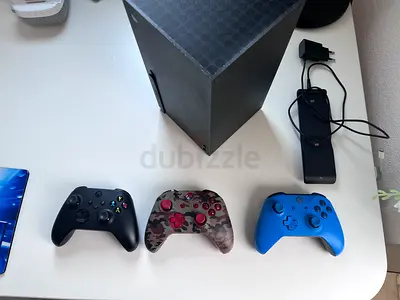 Xbox Series X with 3 Controllers (Black, Camouflage, Blue) + Charging Dock
