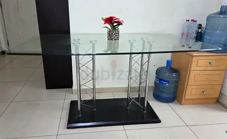 Dining table with very strong elegant glass top