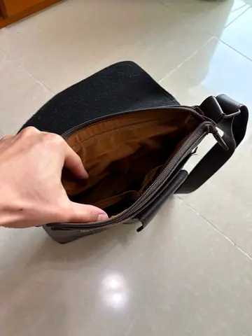 Leather travel side/shoulder bag