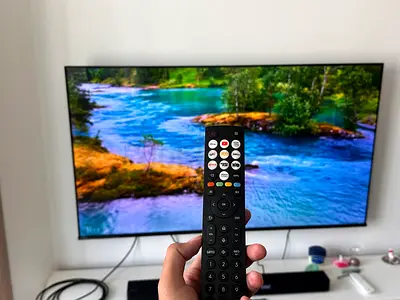 65-inch Hisense QLED Smart TV in excellent condition with remote