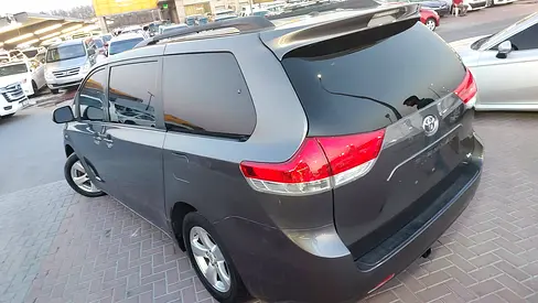 صورة 10 لـ 2011 Toyota SIENNA